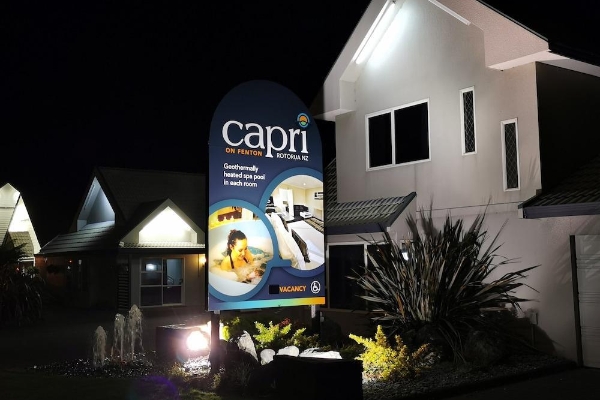 Arista Capri Motel